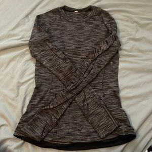 Lululemon Women’s Thermal Run Long Sleeve. Size 6